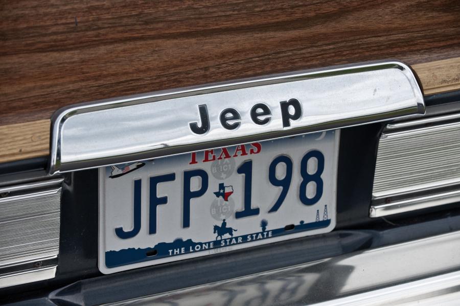  Jeep Grand Wagoneer 1990 года  (фото 14 из 21)